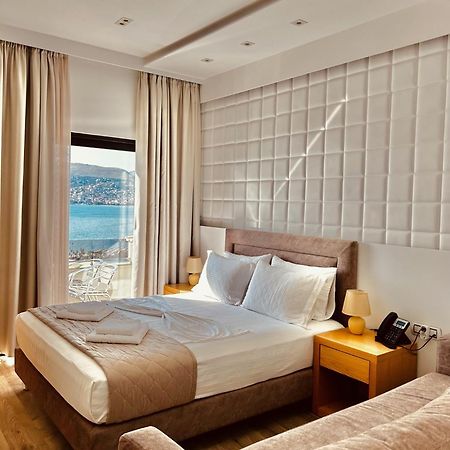 Hotel Sole Sarandë エクステリア 写真