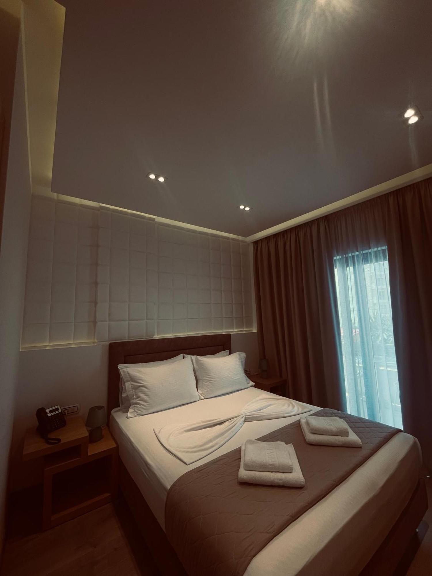 Hotel Sole Sarandë エクステリア 写真