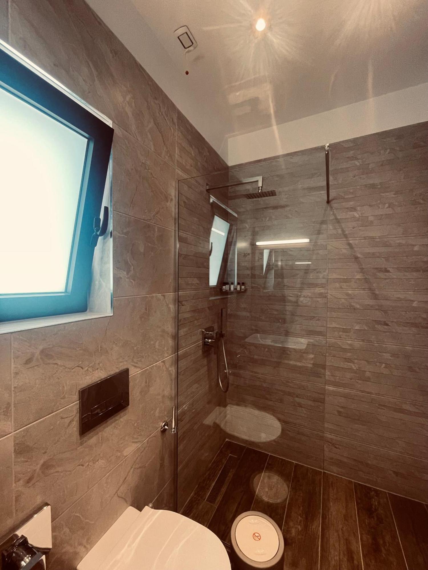 Hotel Sole Sarandë エクステリア 写真