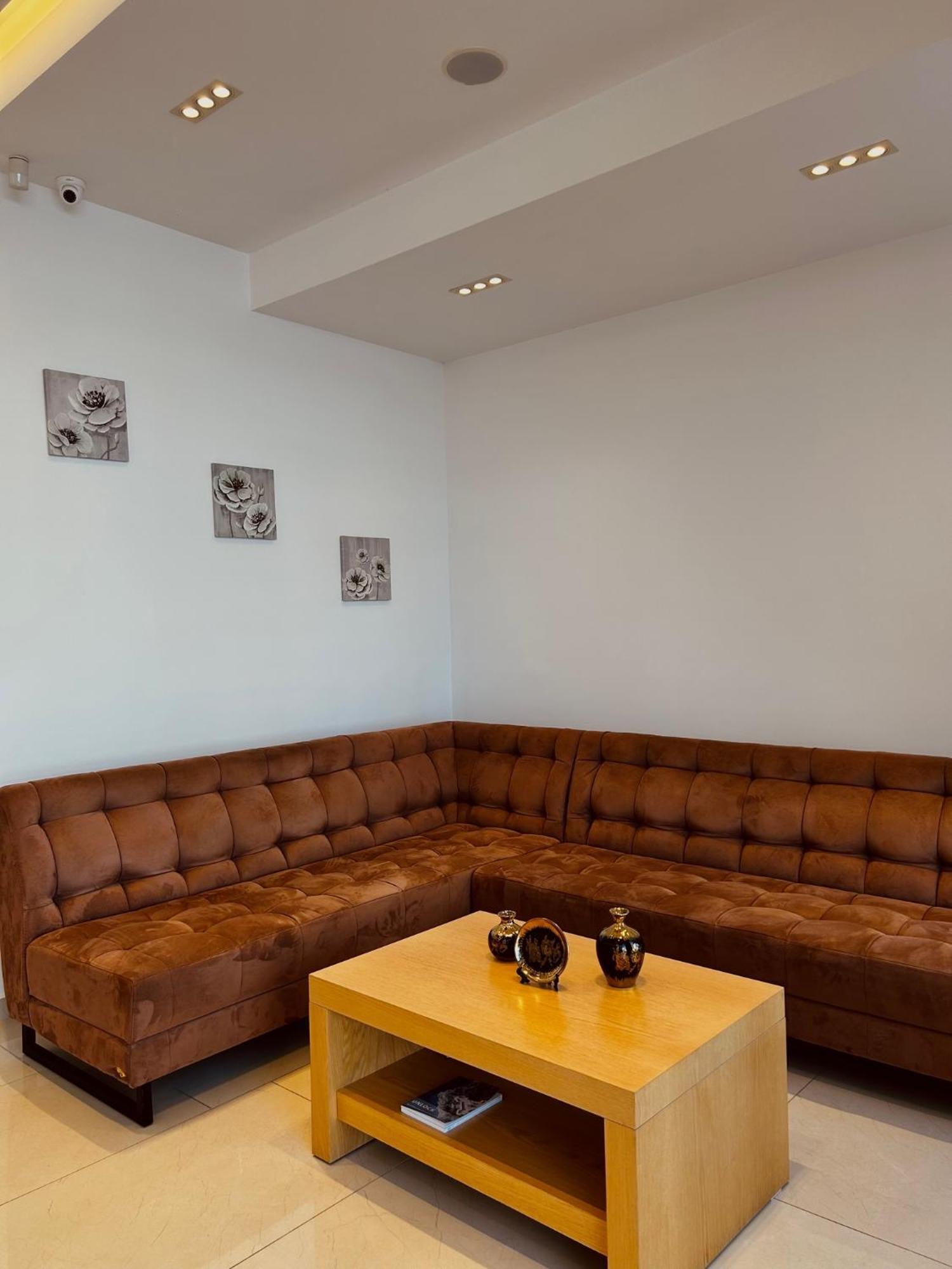 Hotel Sole Sarandë エクステリア 写真