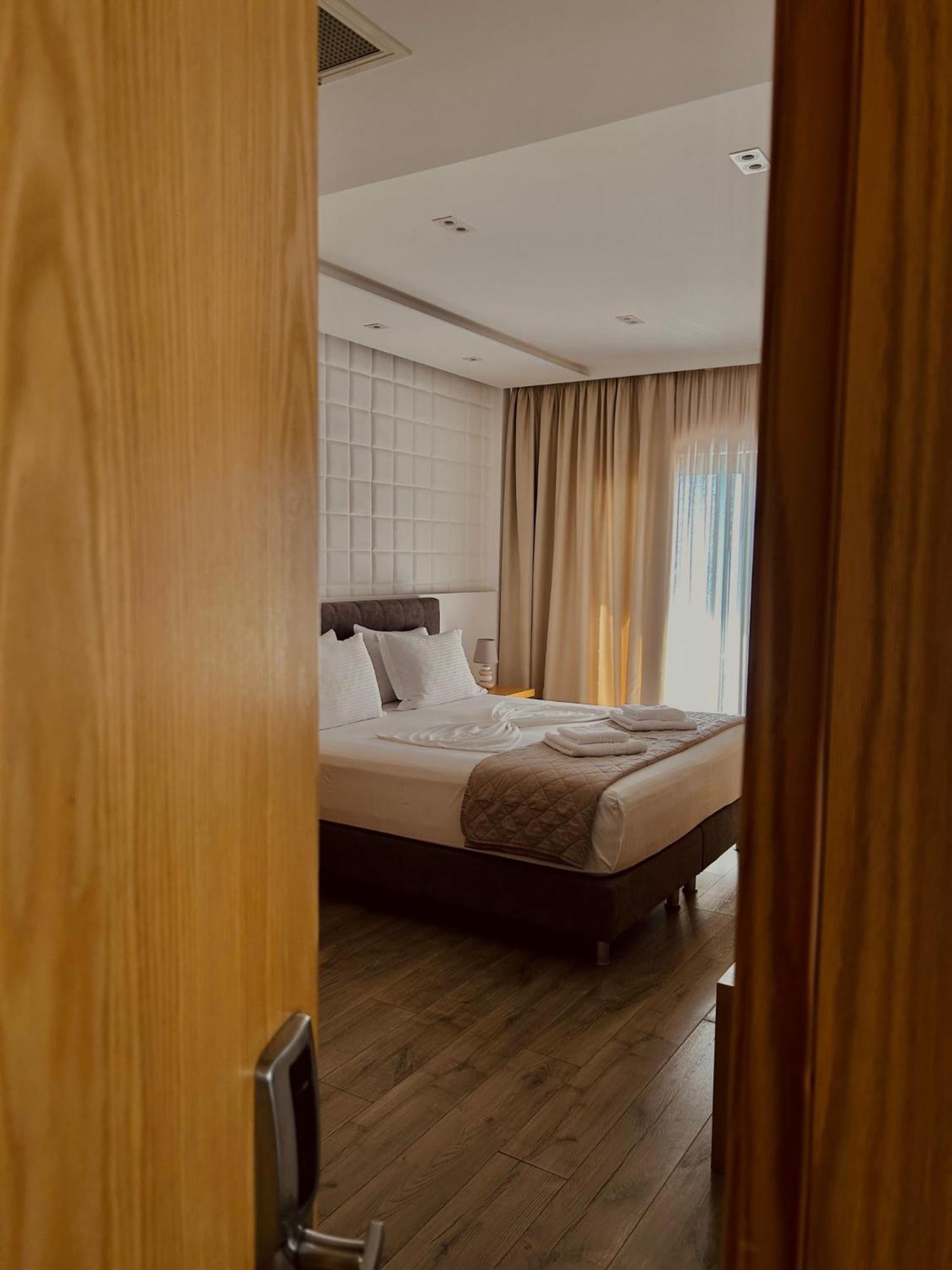 Hotel Sole Sarandë エクステリア 写真