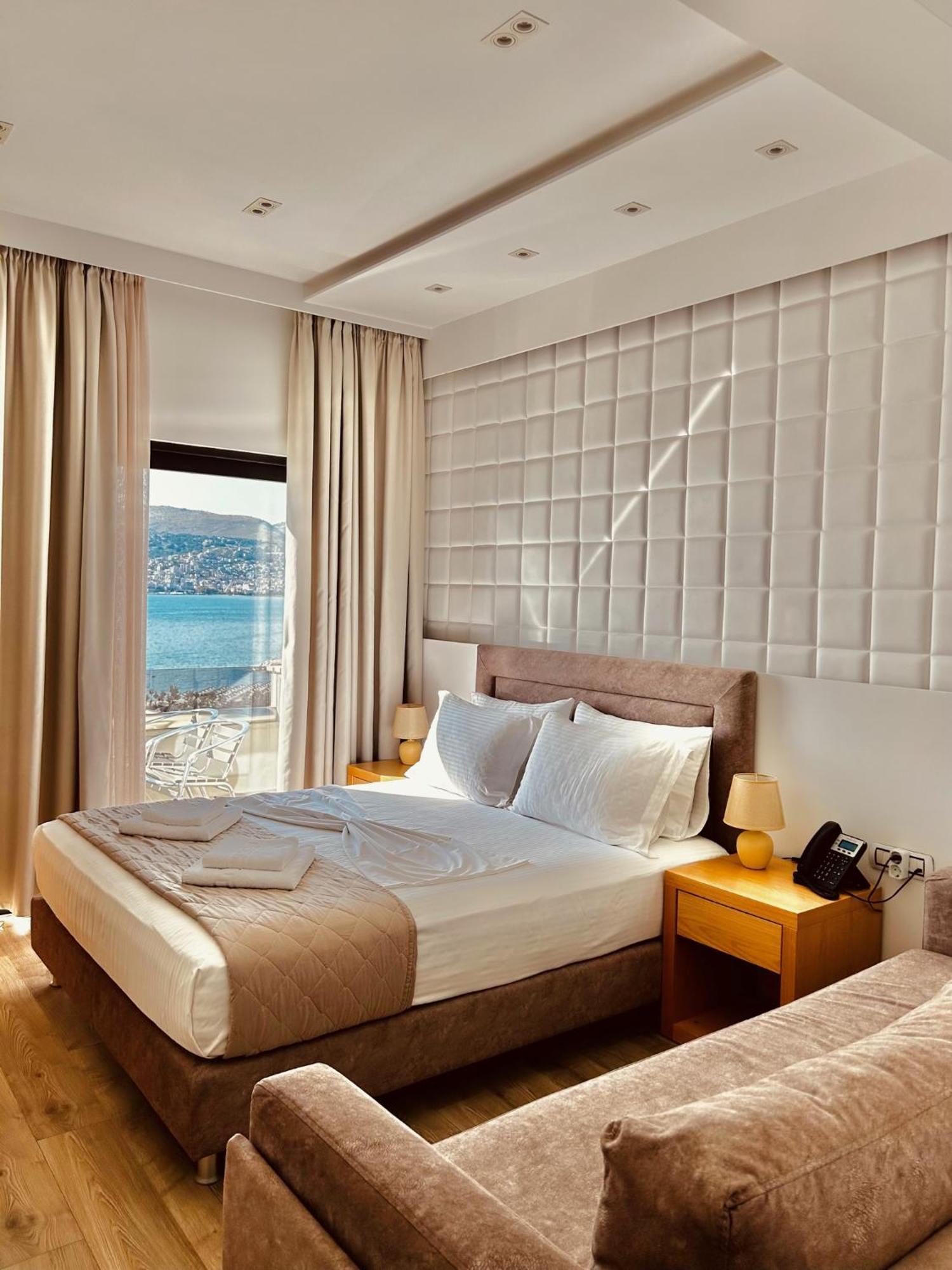 Hotel Sole Sarandë エクステリア 写真