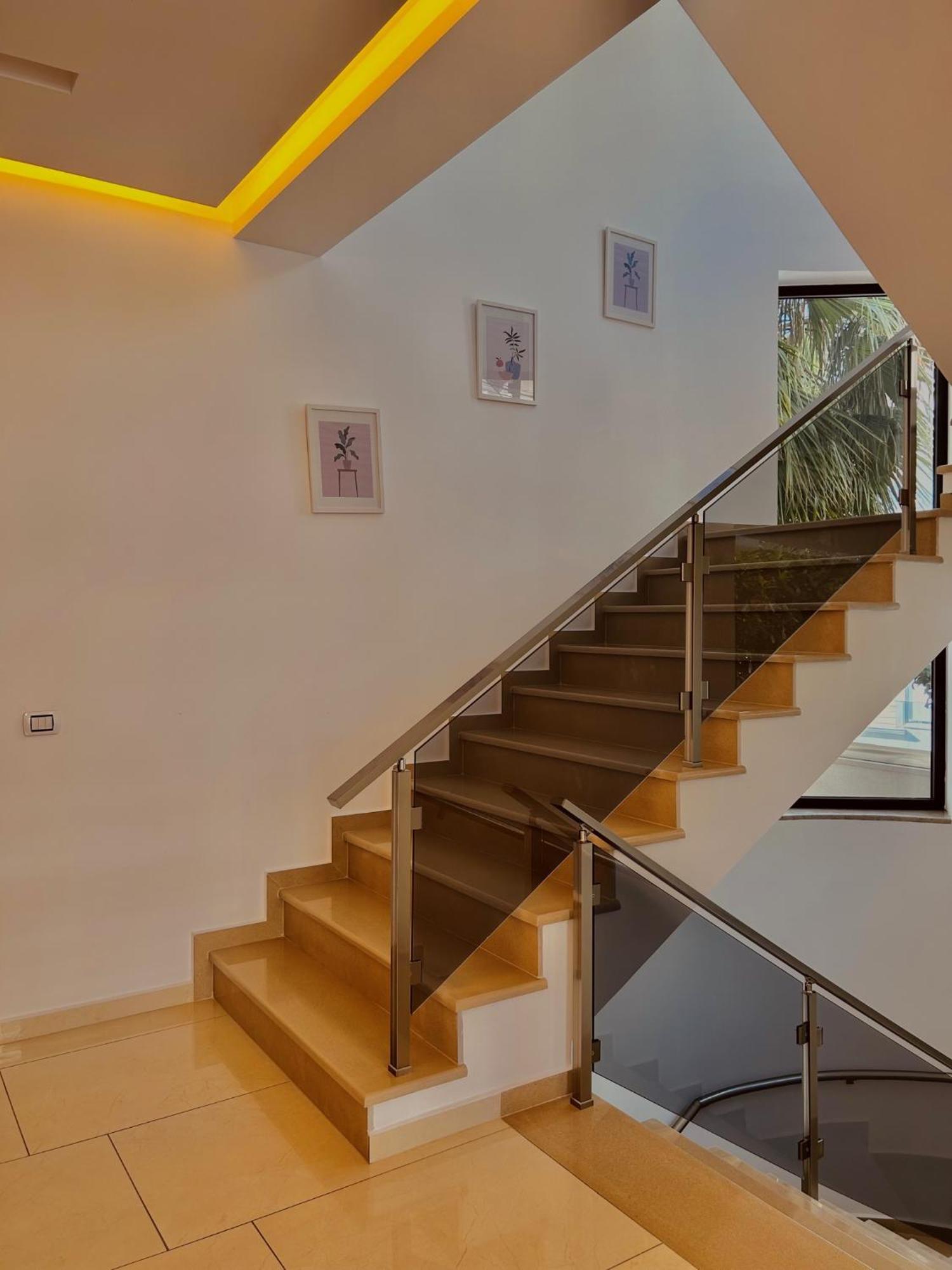 Hotel Sole Sarandë エクステリア 写真