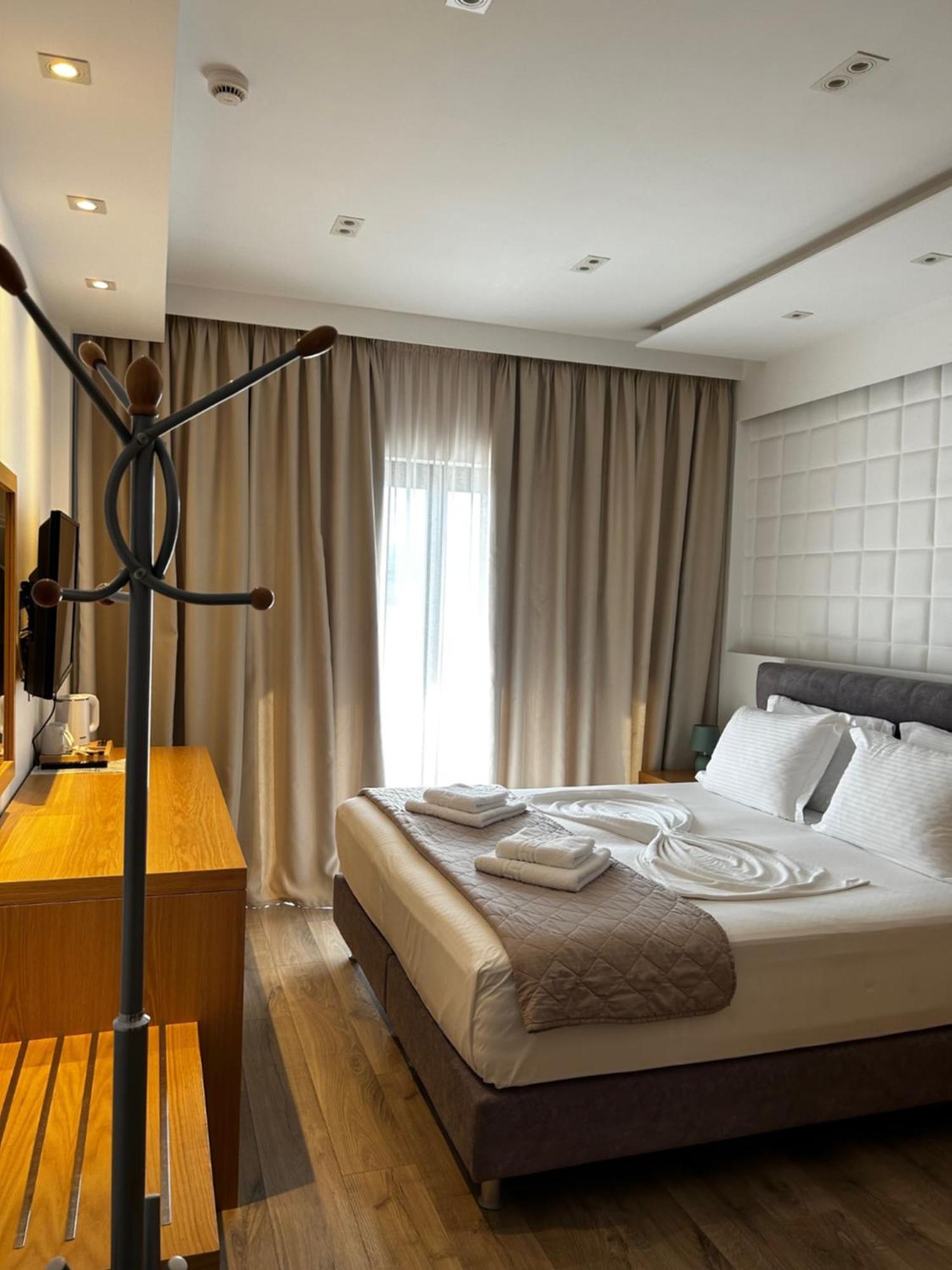 Hotel Sole Sarandë エクステリア 写真