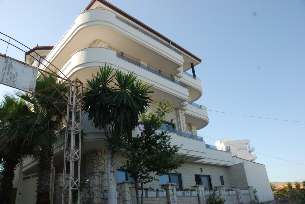 Hotel Sole Sarandë エクステリア 写真