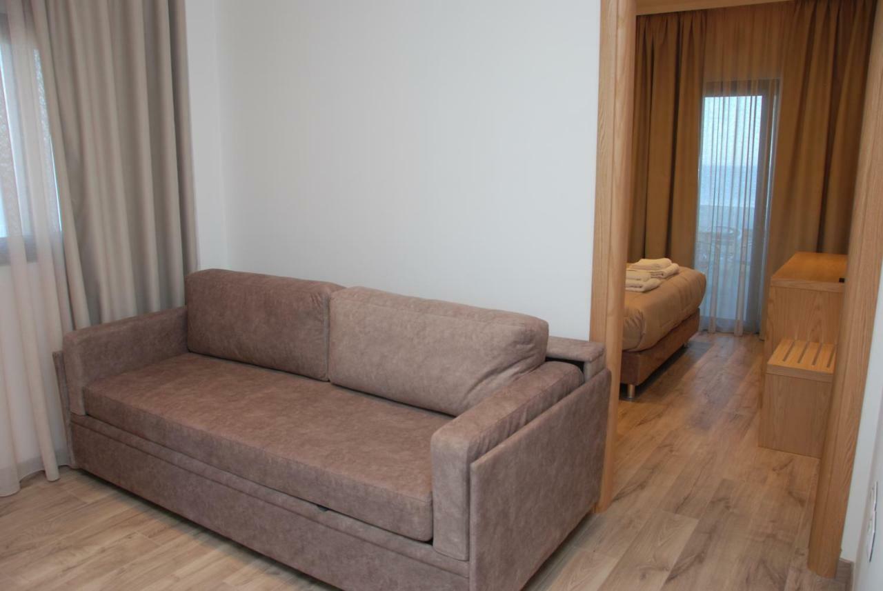Hotel Sole Sarandë エクステリア 写真
