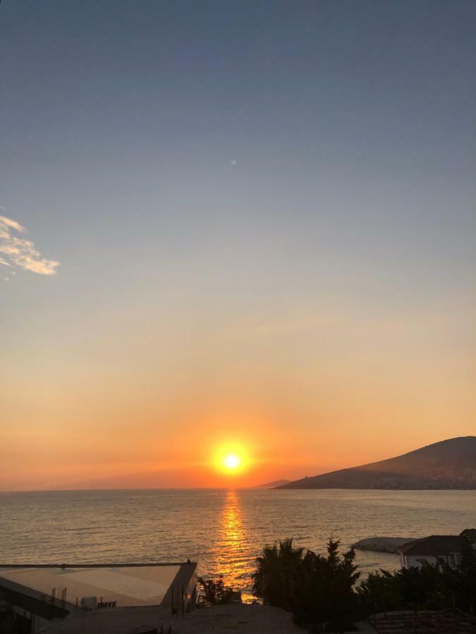 Hotel Sole Sarandë エクステリア 写真