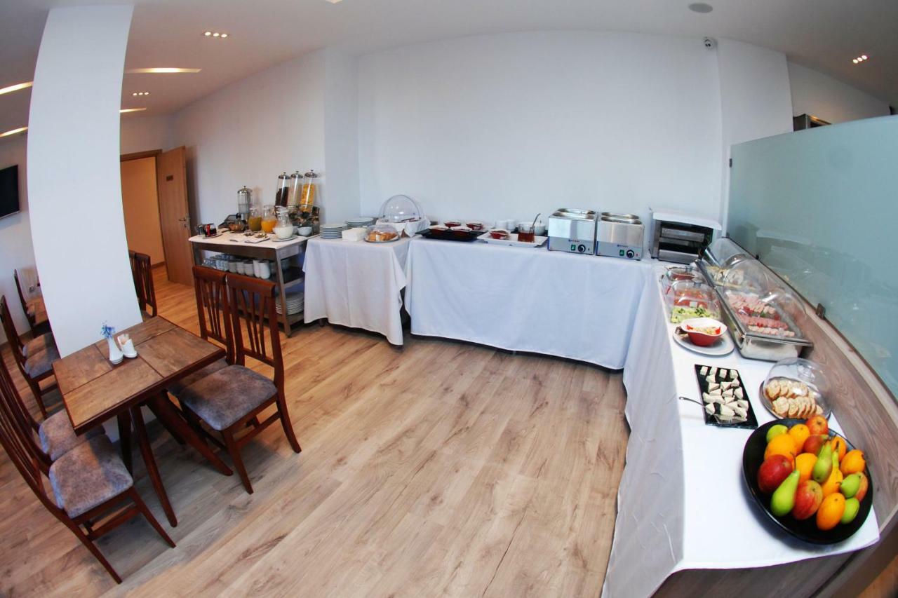 Hotel Sole Sarandë エクステリア 写真