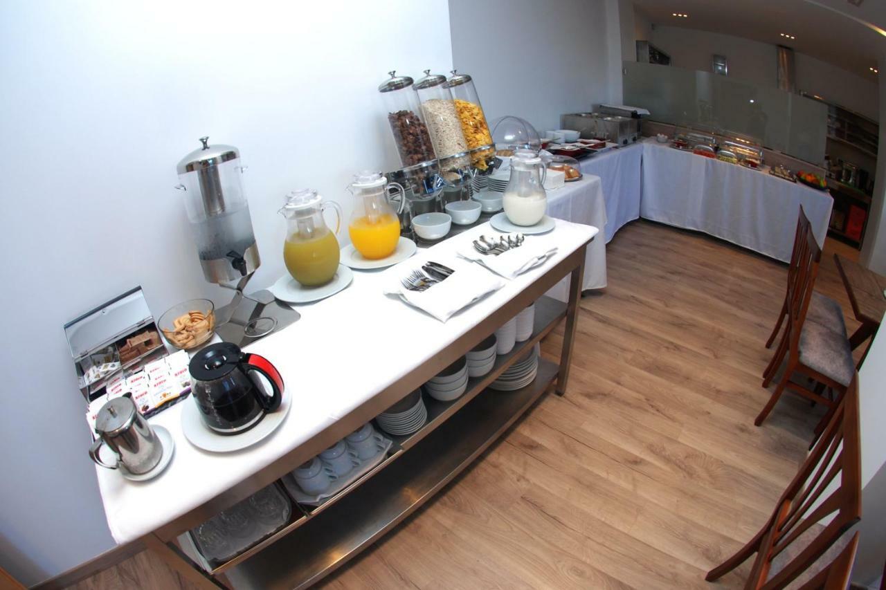 Hotel Sole Sarandë エクステリア 写真