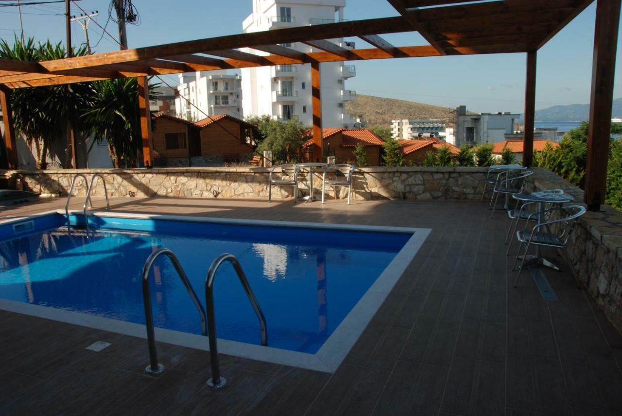Hotel Sole Sarandë エクステリア 写真