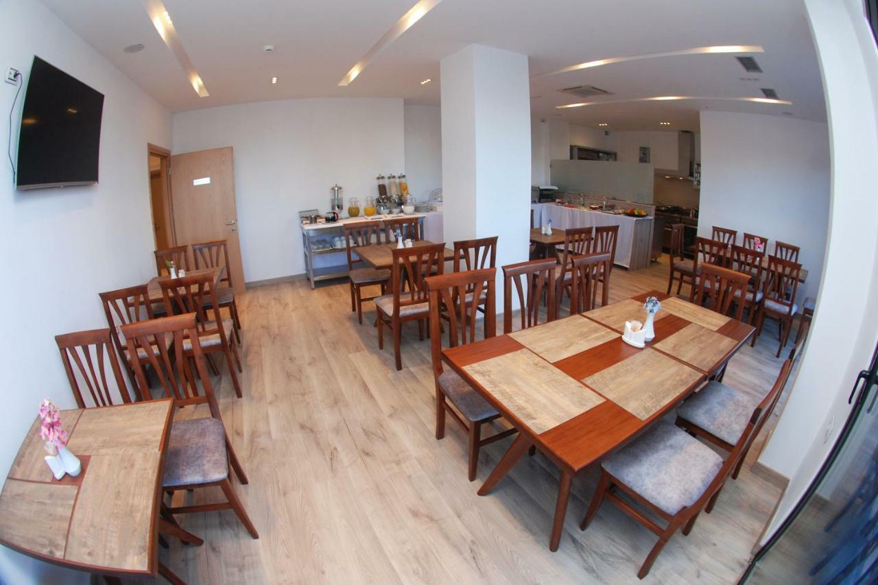 Hotel Sole Sarandë エクステリア 写真